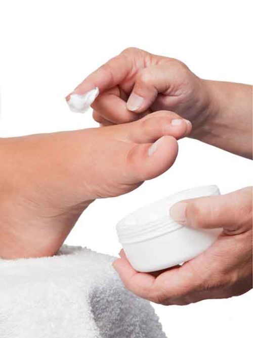 Aanbrengen-van-voetencreme